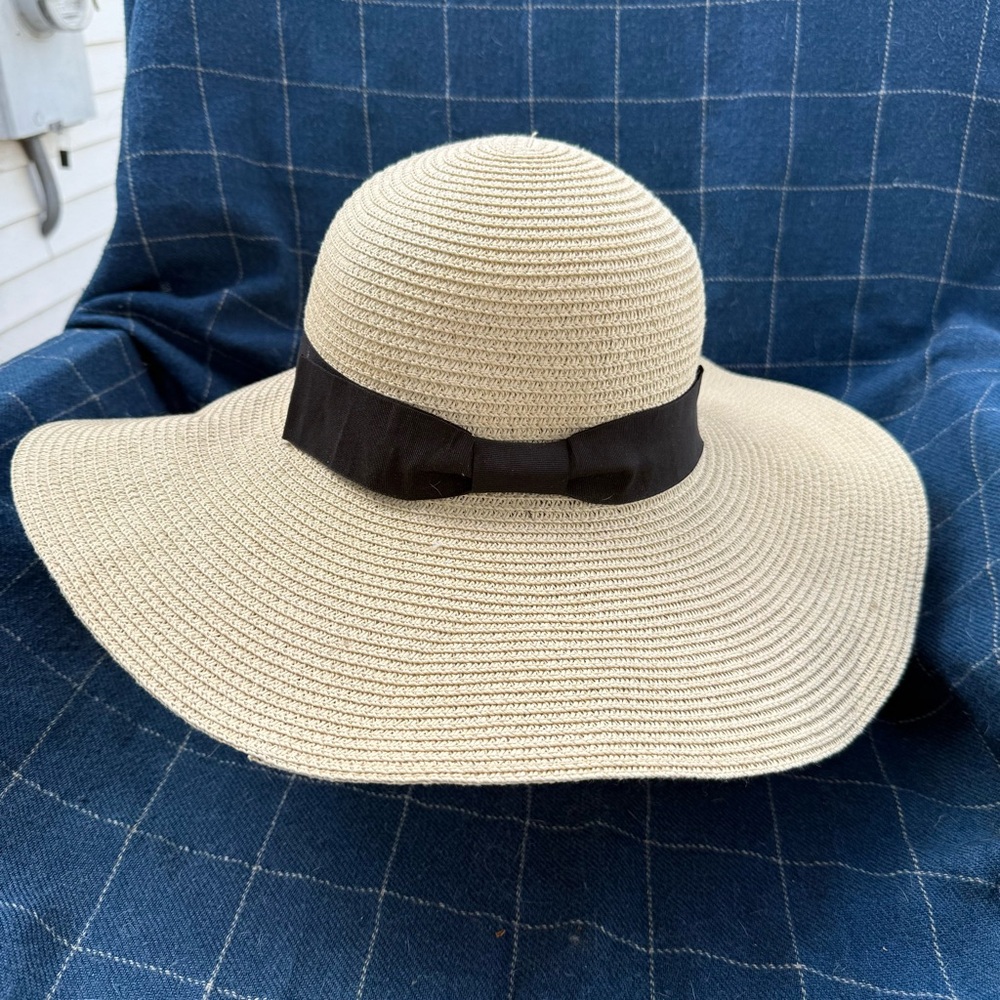 Debra Weitzner Women’s Beige Wide Brim Strapped Floppy Sun Hat Sz XL Beach Pool